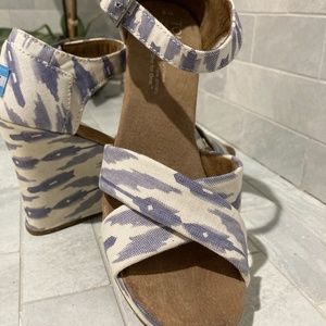 TOMS WEDGE SANDALS